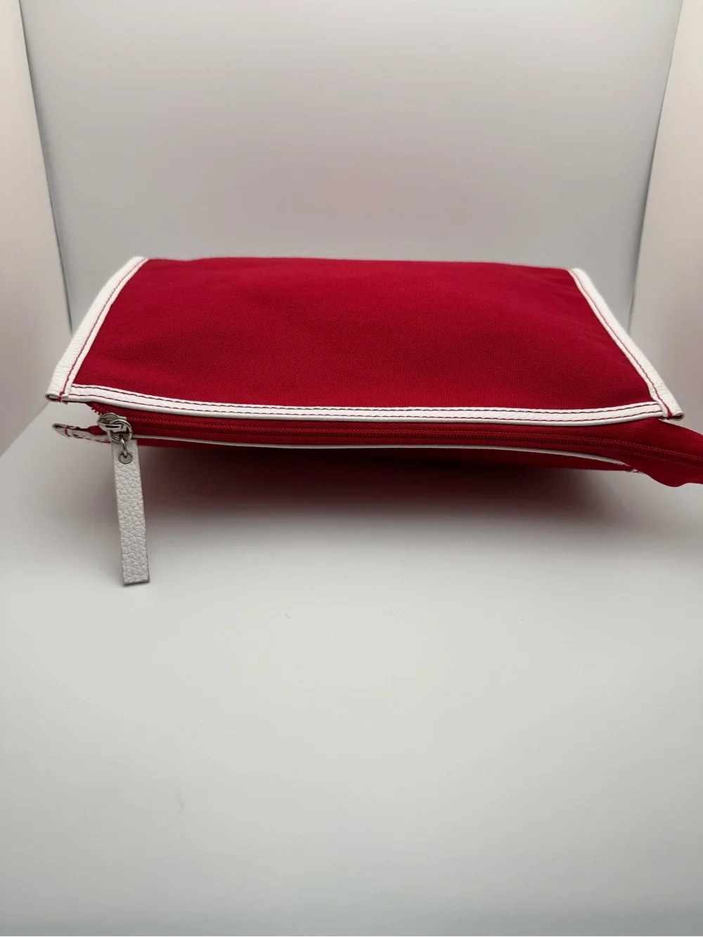 Estée Lauder Red & White Cosmetic Makeup Bag Travel Organizer Zip Pouch Case EUC